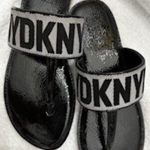 DKNY black thong logo sandals NWOT Size 7-1/2